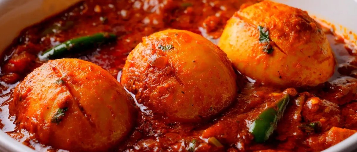 Egg Curry – Indian Spiced Onion Tomato Gravy